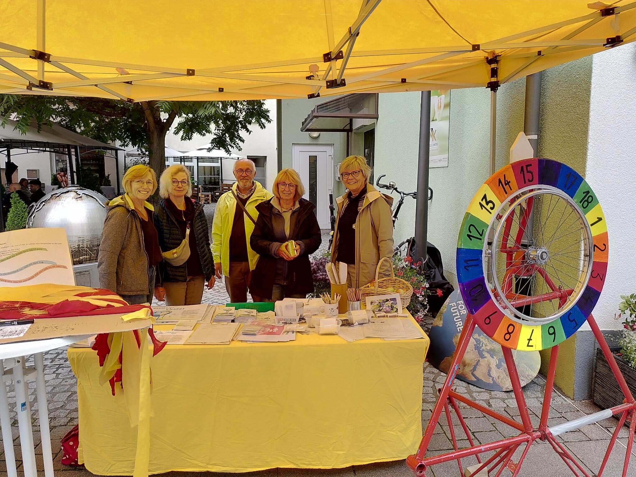 Omas-for-future_Gruppe_DSC_0663k Wir sind eine stetig wachsende Gruppe von älteren und junggebliebenen Menschen 50+ aus Stadt und Kreis Bad Kreuznach