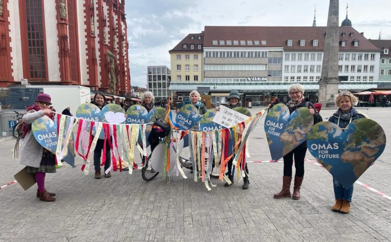 Mahnwache in Wuerzburg Februar 22 768x476