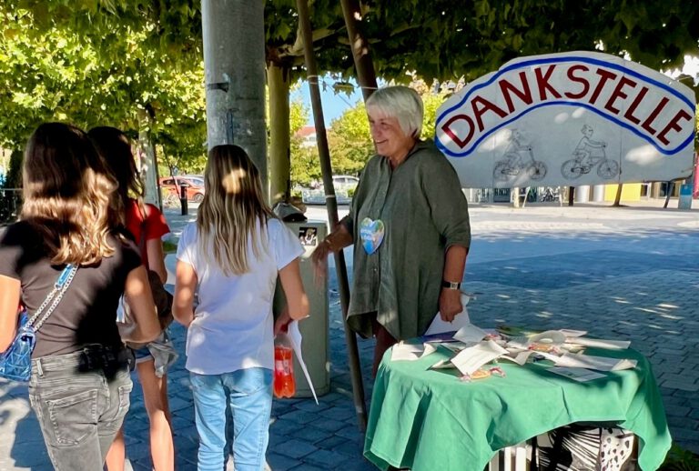 Johanna mit Kindern 768x518