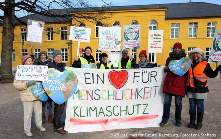 Gruppenfoto vor dem Ratzeburger Rathaus © O4F Gruppenfoto vor dem Ratzeburger Rathaus © O4F