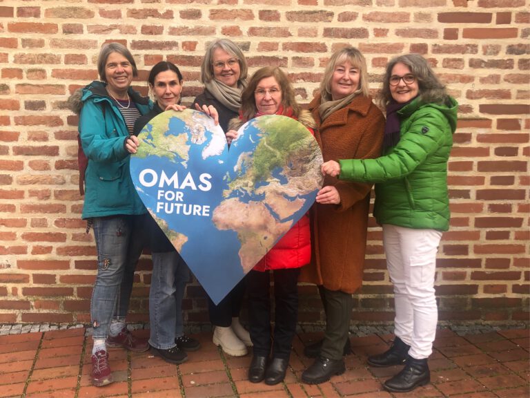 GruppenbildOmasLandshut2025 ©O4FLandshut 1 768x576