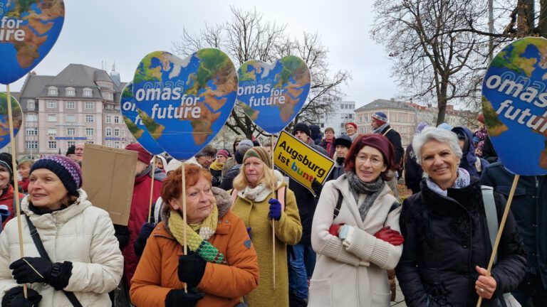 Sellner Demo O4FRednerinnen©O4F 768x432