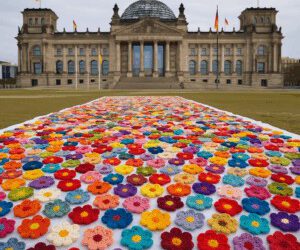 Mitmach-Aktion: Häkeln gegen Ökozid an verschiedenen Orten in Berlin