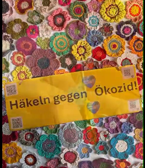 Jetzt Mitmachen: Häkeln gegen Ökozid-Aktionen in München 2026