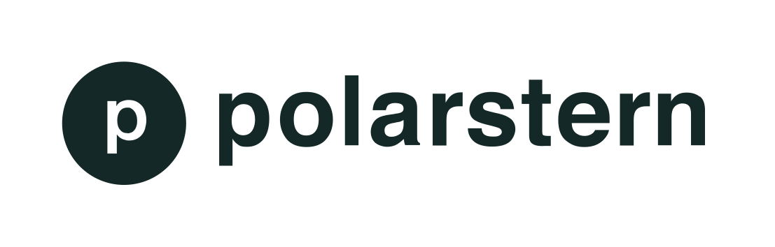 Das Bild zeigt das Wort Polarstern in fetten, dunklen Buchstaben, mit einem dunklen Kreis, der ein kleines p links vom Text enthält, alles auf einem weißen Hintergrund.