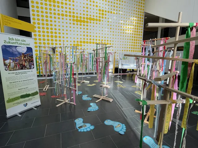 Zukunftswald VHS Foyer 2023 11©O4F Moers